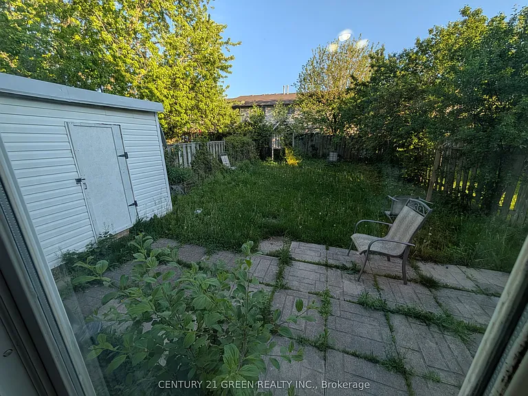 61 Ashley Cres — Photo 16