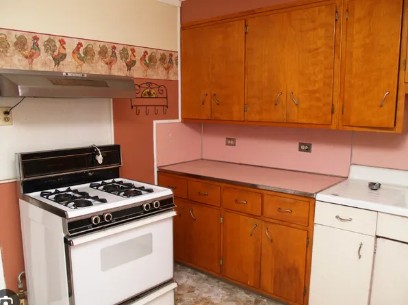 3472 S 15th Pl, Milwaukee, WI 53215