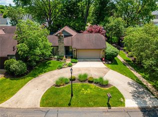 3 Oak Pointe Dr, Coshocton, OH 43812