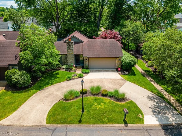 3 Oak Pointe Dr, Coshocton, OH 43812