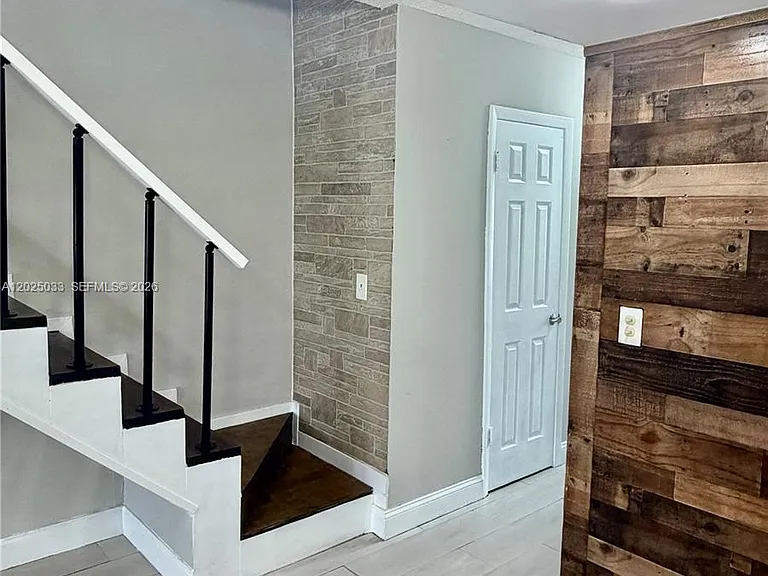 1705 W 57th St #506 — Photo 27