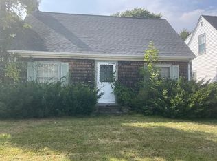 49 Metropolitan Park Dr, Riverside, RI 02915