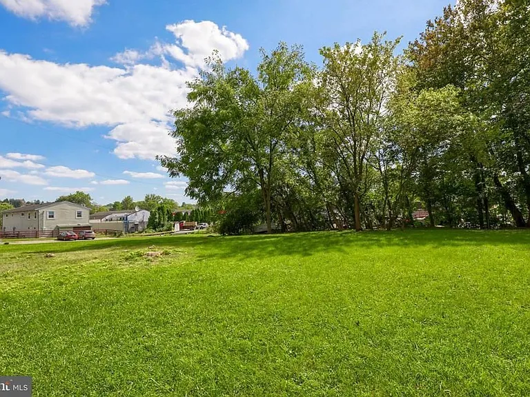 1500 Wilson Ave — Photo 29