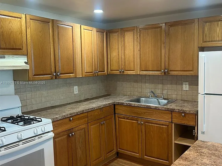 2175 NE 170th St #202 — Photo 1