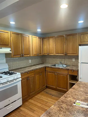 2175 NE 170th St Photo 1