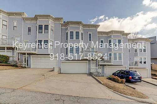 1303 S Lawton Ave #E Photo 1