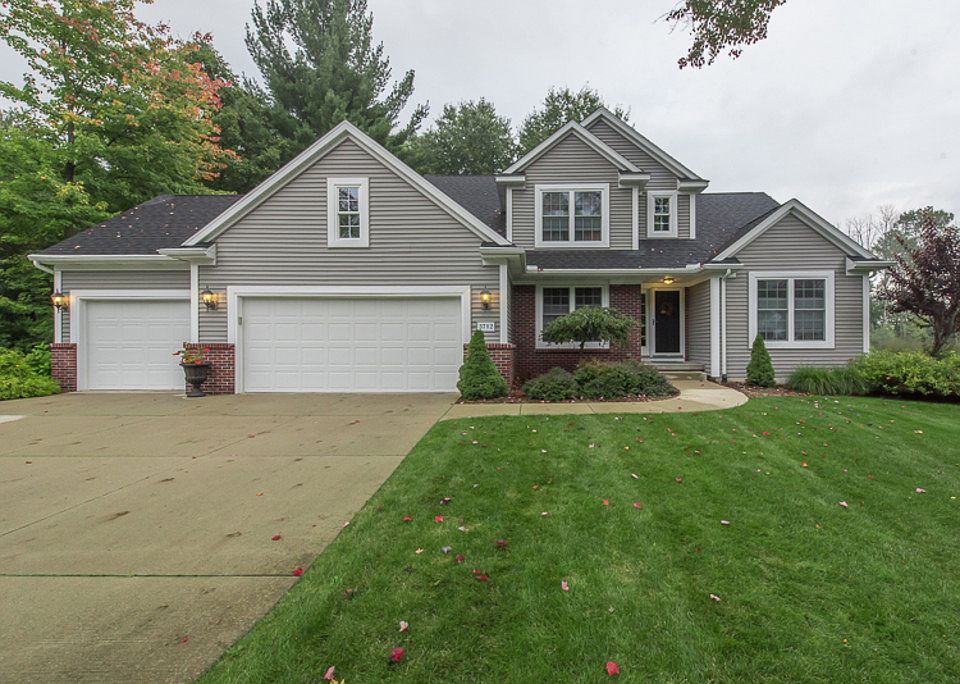 Welcome to your private sanctuary in the heart of everything. Walk to the Rail Trail, Cottage Creame