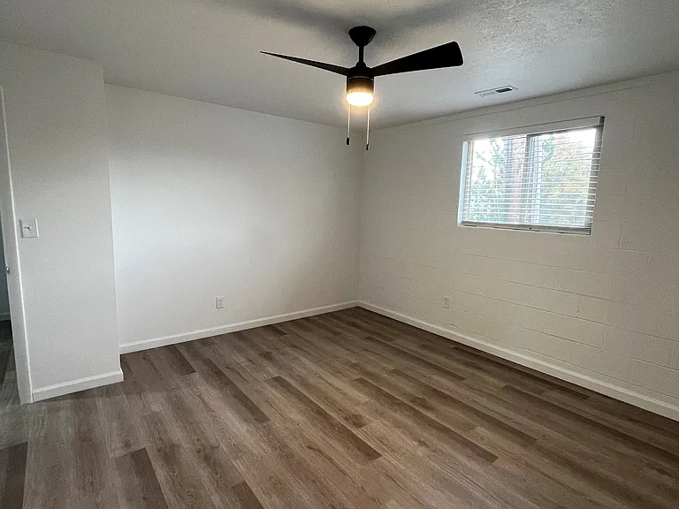 254 N 700 W — Photo 20