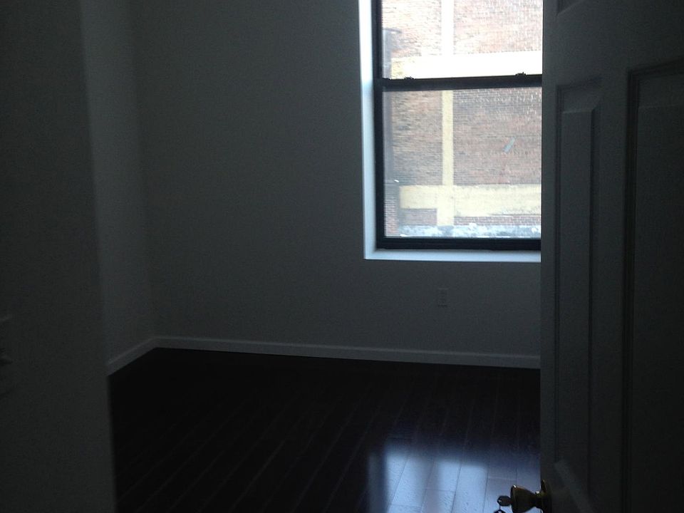 2nd image of 1033 Chestnut St APT 704