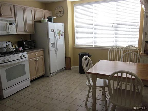2nd image of 28 Sidehill Ln