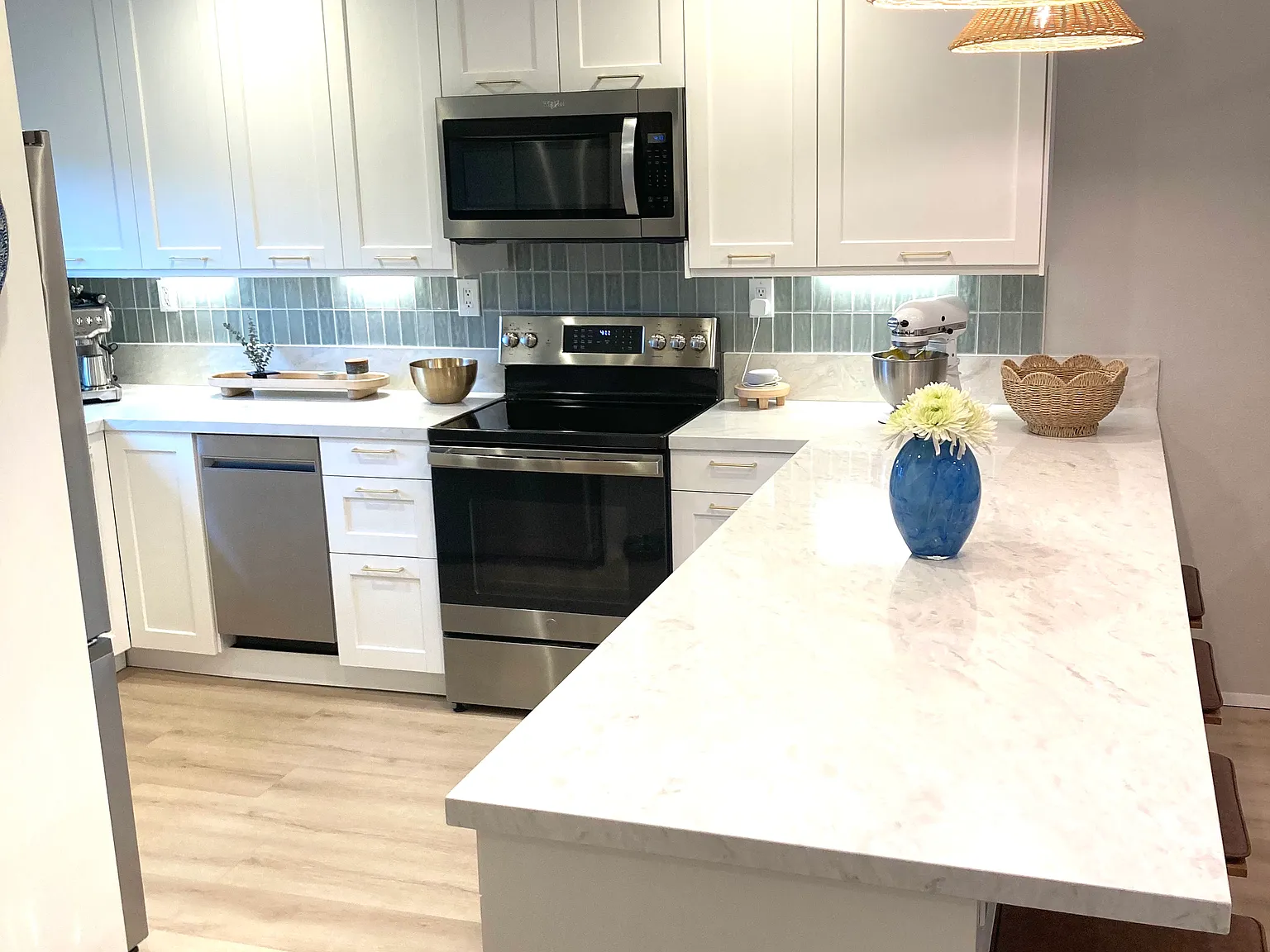 2 bed, 1000 sqft, $3,795 — Photo 4