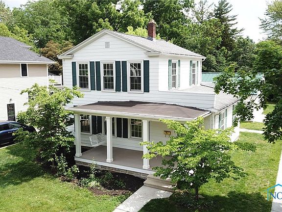 2nd image of 529 Hickory St