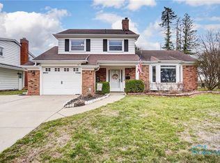 1105 Farmington Rd, Maumee, OH 43537