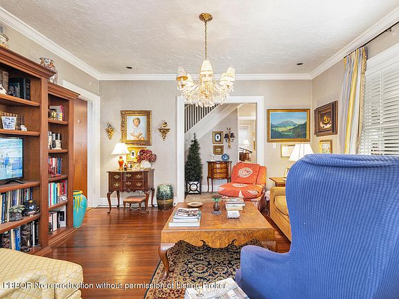 4th image of 3215 Spruce Ave