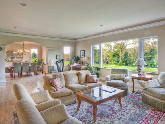 Spacious living room