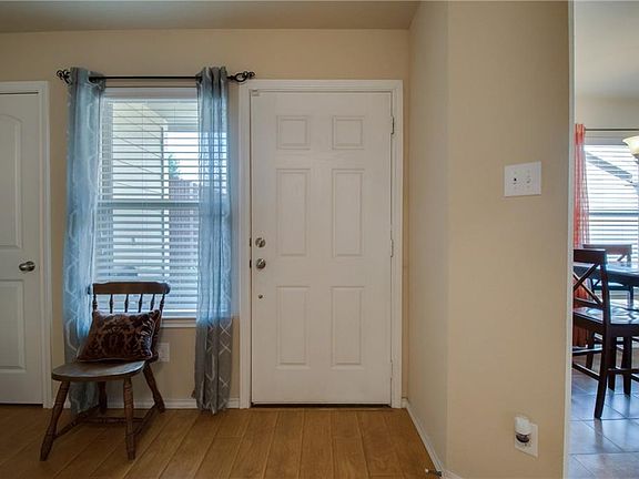 3rd image of 10713 Deauville Dr