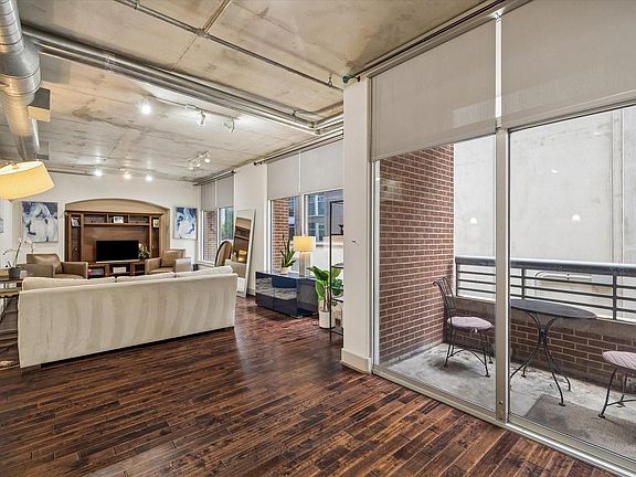 5th image of 1901 Post Oak Blvd APT 303