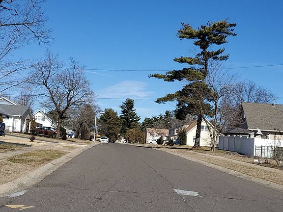 4th image of 22 Beechfern Ln
