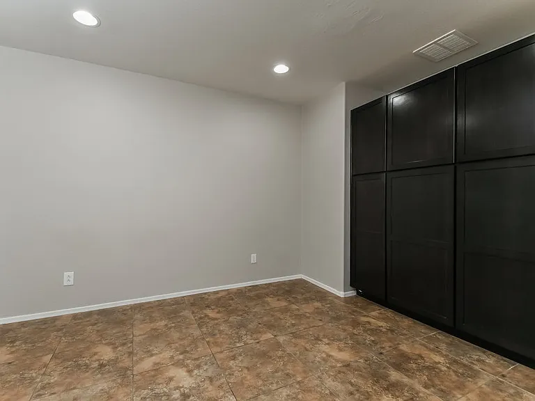 2523 E Bart St — Photo 12