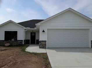 211 Cobblestone Trl, Eaton, OH 45320