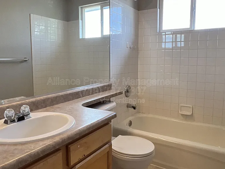 5671 Vermillion Bluffs Dr — Photo 26