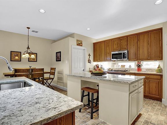 4th image of 1612 Ponderosa Dr
