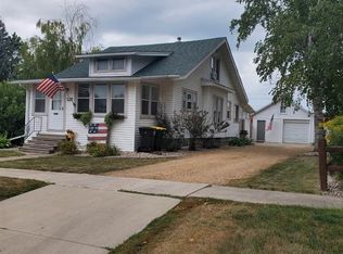 120 W 8th St, Blue Earth, MN 56013