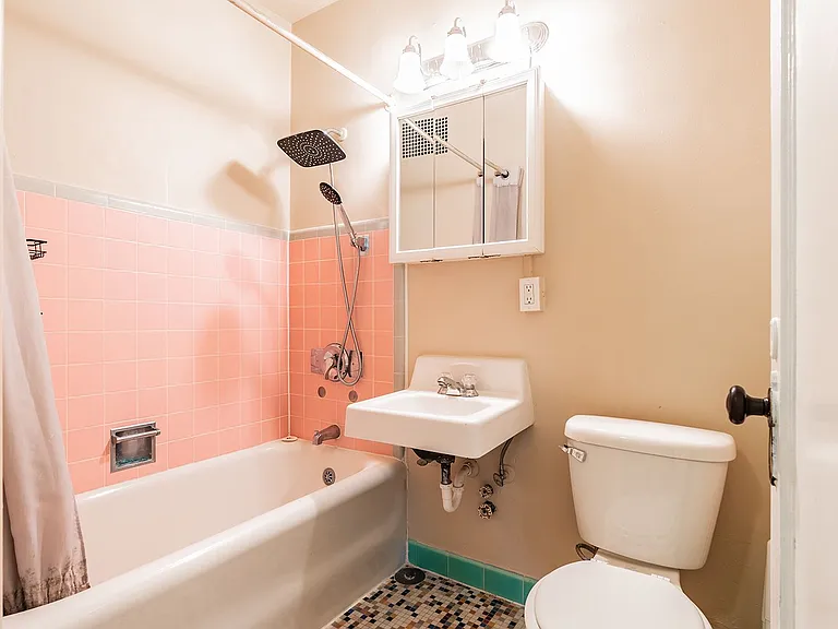 Spacious Units in a Vintage Brick Building- Walk to Seattle Center, Shops,and Restaurants! — Photo 6