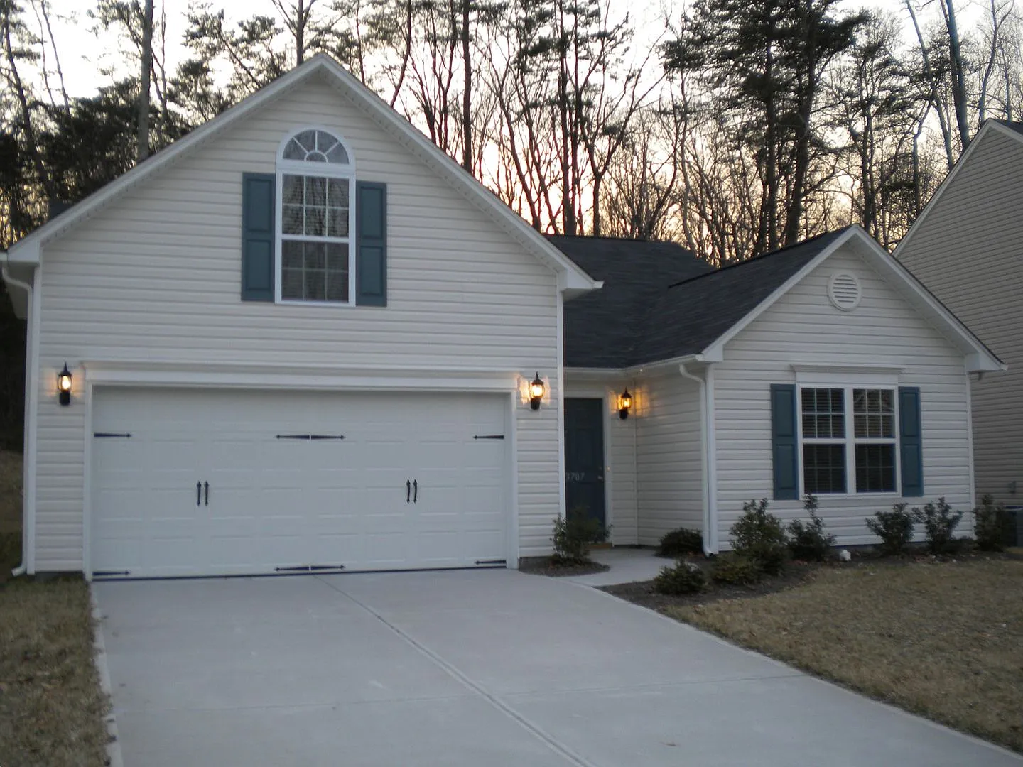 Open concept 3 or 4 BR in Manchester Subdivision — Photo 1