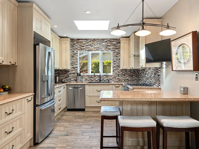 1251 Bel Air Dr — Photo 13