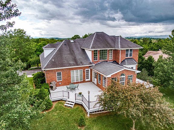 3rd image of 7444 Deerwood Dr