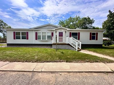 517 Locust Dr, Marshall, MN, 56258