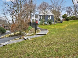 108 La Rue Dr, Huntington, NY 11743