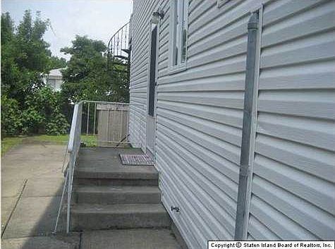 1st image of 17 Vineland Ave