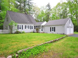7 Greenwood Ln, Simsbury, CT 06070