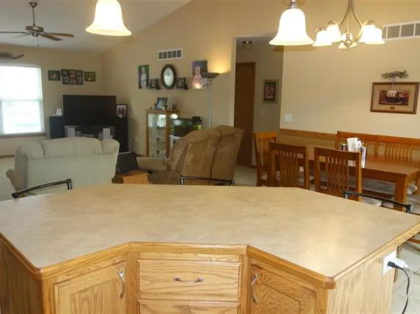 412 Highland Ridge Dr, Manhattan, KS 66503