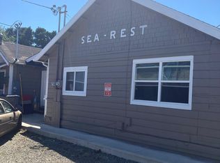 319 4th Ave #5, Seaside, OR 97138