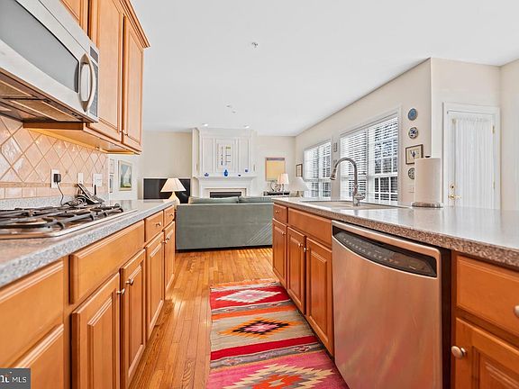 5th image of 304 Arthur Ct