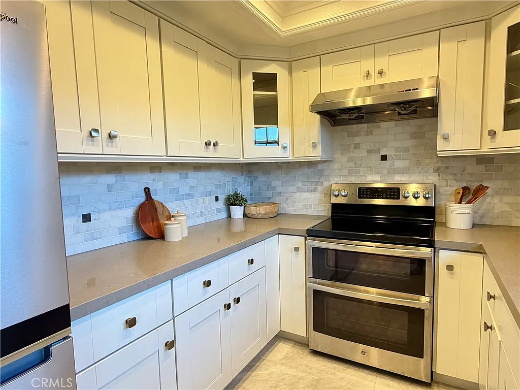 3 bed, 2.5 bath, 1595 sqft, $4,550 — Photo 3