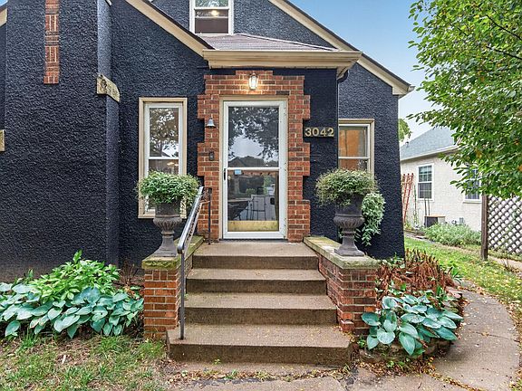 4th image of 3042 Arthur St NE