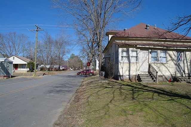 2nd image of 1111 W Pleasure Ave