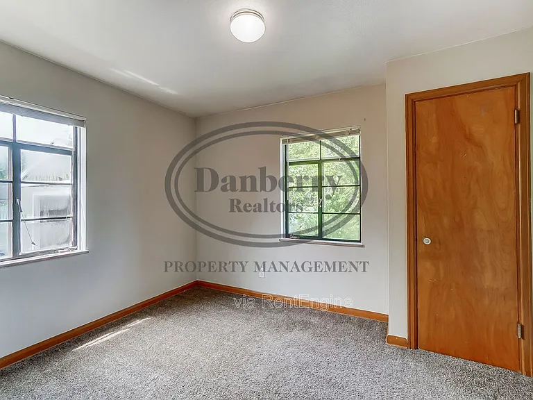 347 Darrow Ave — Photo 16