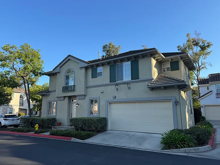 142 Cherrybrook Ln — Photo 1