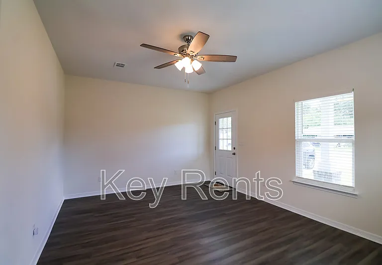 7111 McAdam Ct — Photo 2