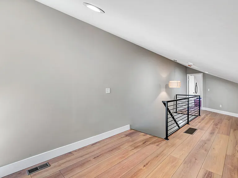 1000 Barton St — Photo 7