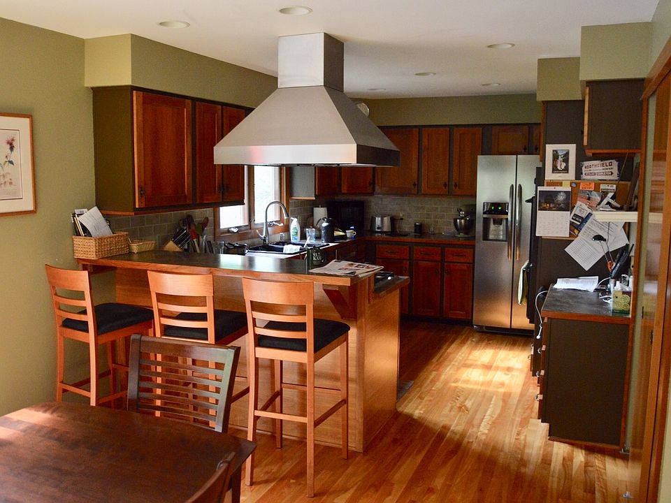 1st image of 408 Livingston Ct