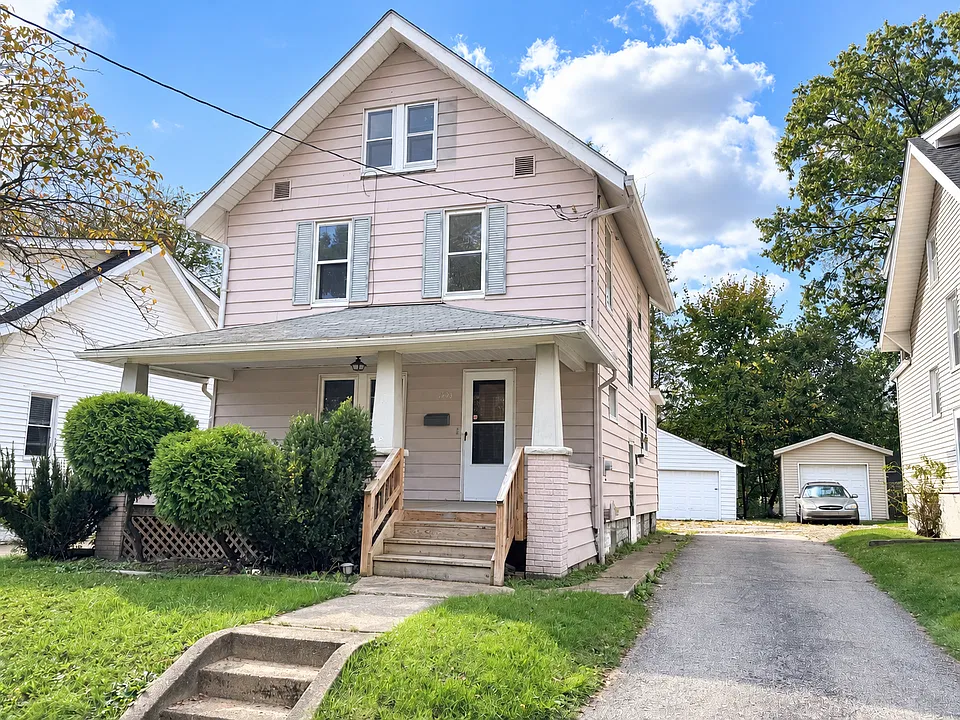 1098 Big Falls Ave