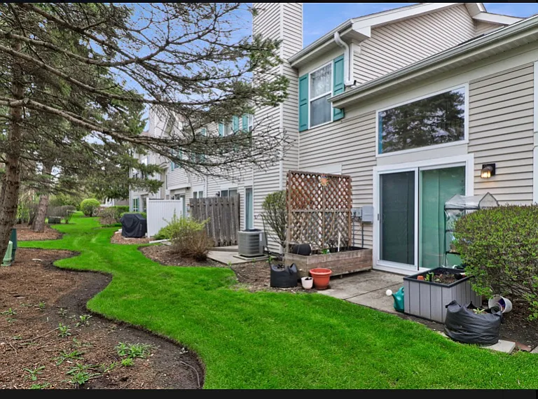 204 N Cathy Ln — Photo 2