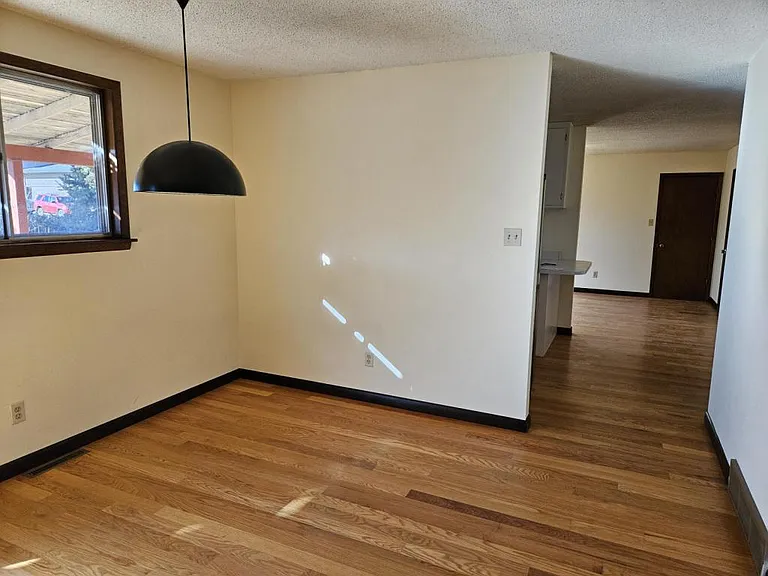 2425 Emery St — Photo 5