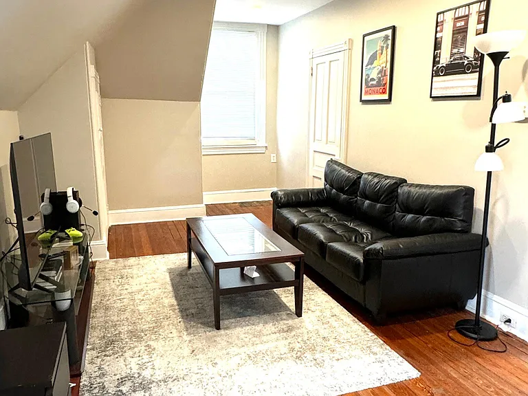 450 Lyceum Ave #4 — Photo 2